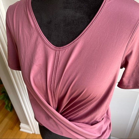 Lululemon T-shirt - Picture 2 of 4